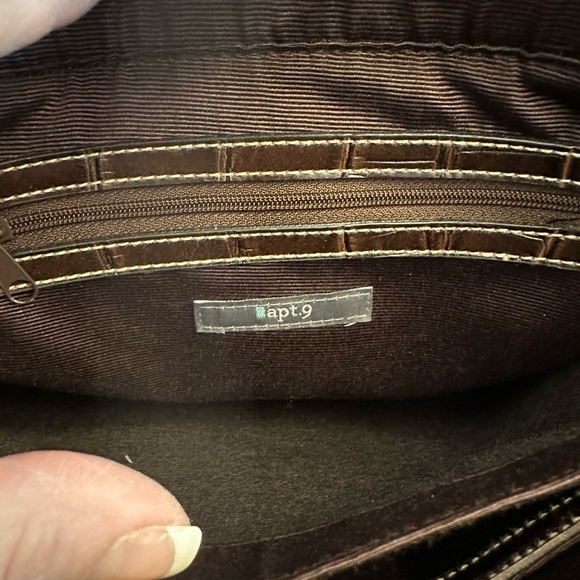 Brown crocodile type hand bag - Picture 8 of 8